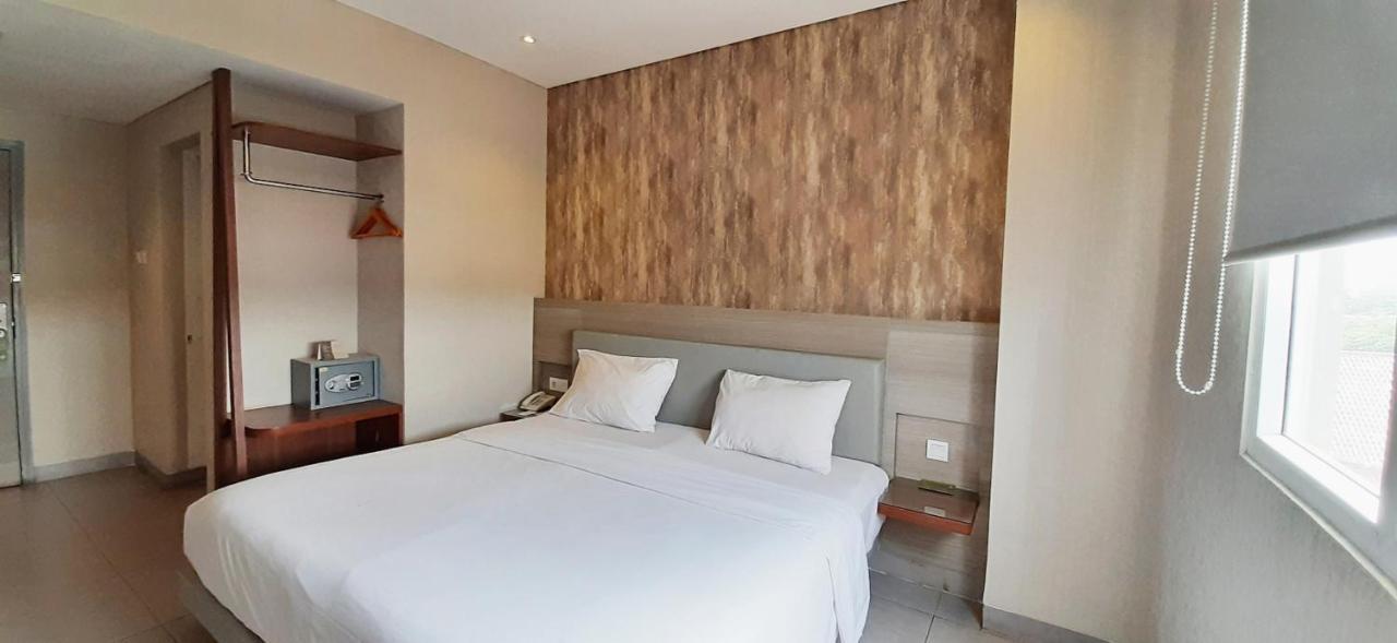 Lynn Hotel Serang Exterior foto