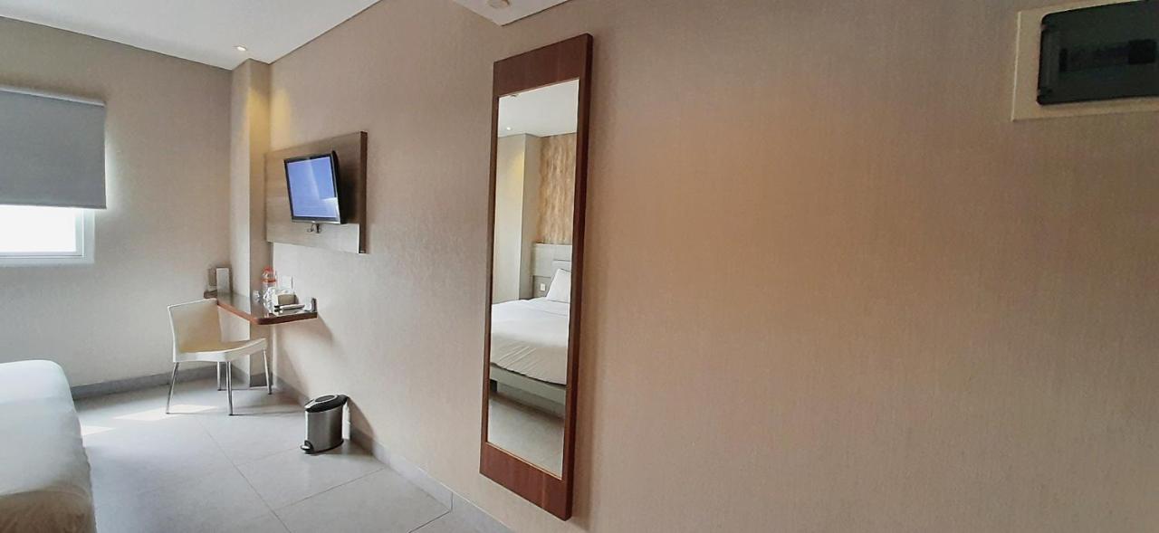 Lynn Hotel Serang Exterior foto