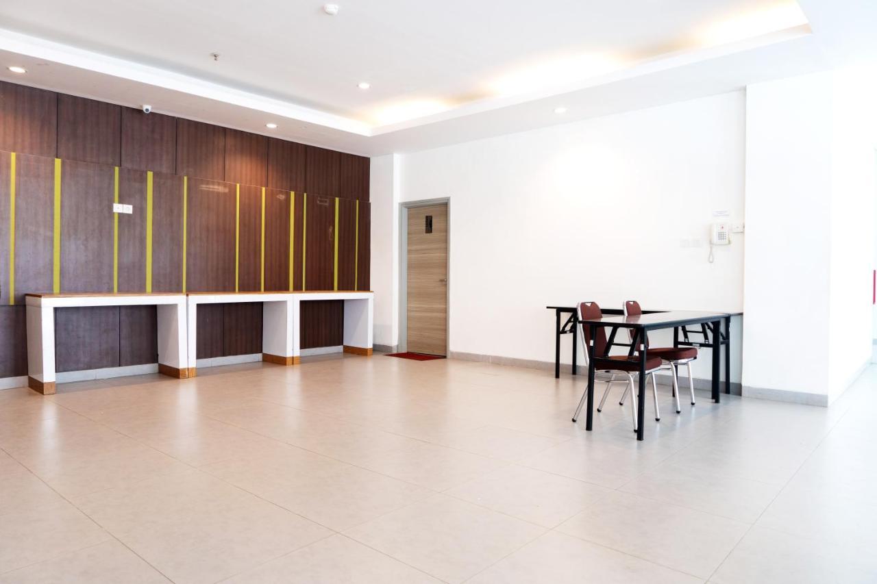 Lynn Hotel Serang Exterior foto